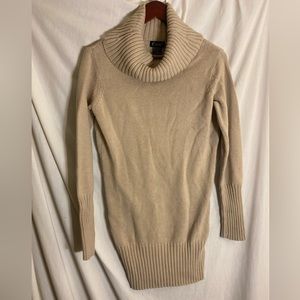 Woman’s Turtle Neck Sweater size Med.